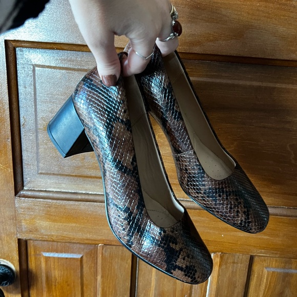 Elegant Snakeskin Patterned Block Heels - Picture 5 of 5